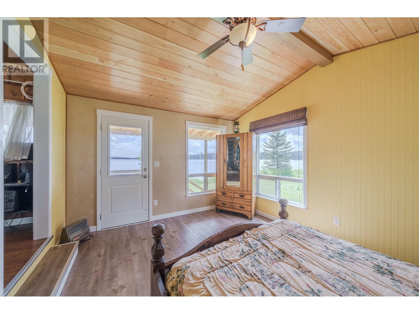 4778 Binnie Road, Lac La Hache, BC - Indoor Photo Showing Bedroom