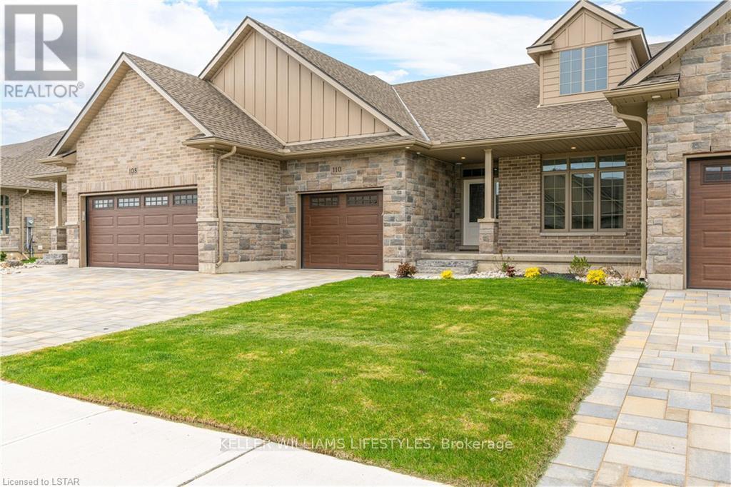 110 Leneve Street, Lambton Shores (Forest), ON - Outdoor With Facade