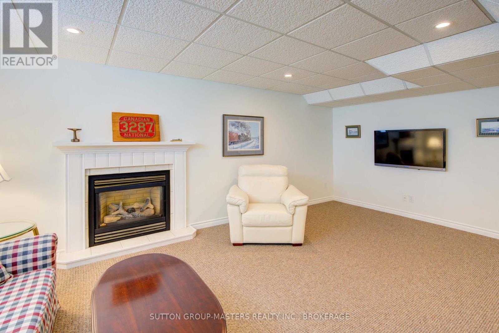 Family rm gas fireplace - 3 Abbey Dawn Drive, Loyalist (Bath), ON - Indoor Photo Showing Living Room With Fireplace