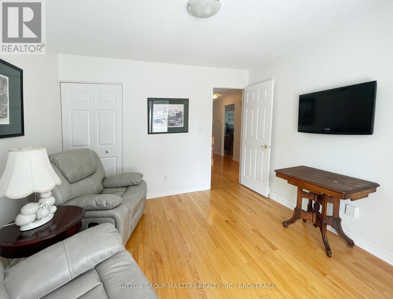 3 Abbey Dawn Drive, Loyalist (Bath), ON - Indoor Photo Showing Living Room