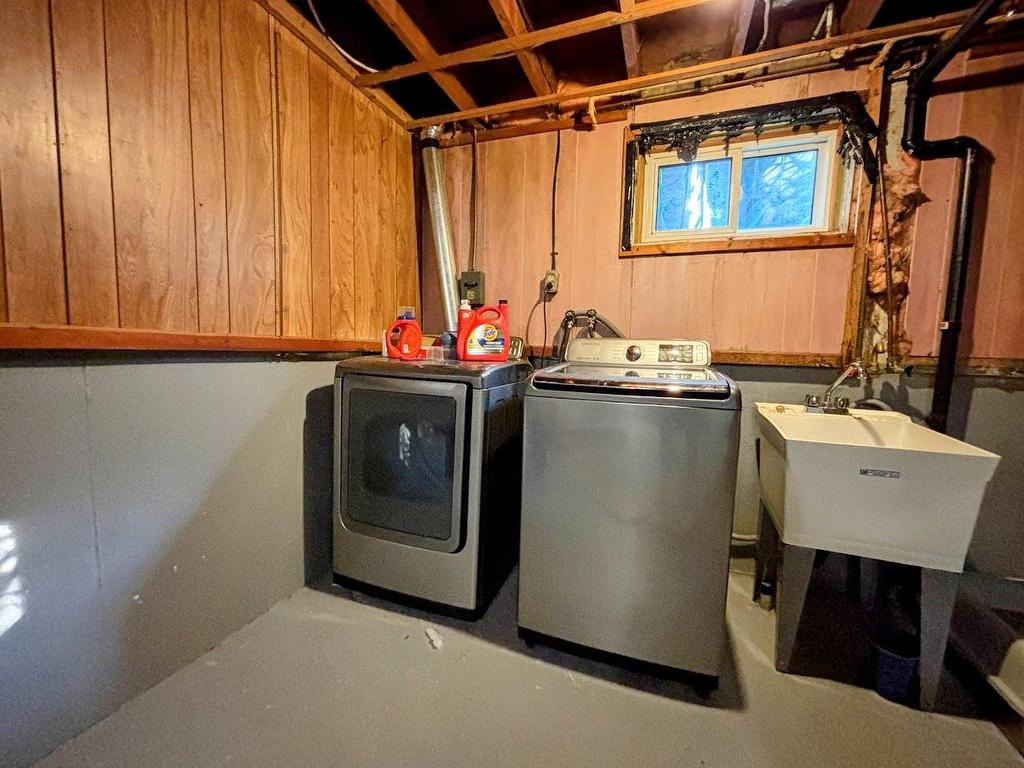 2 Essa Place, Manitouwadge, ON - Indoor Photo Showing Laundry Room