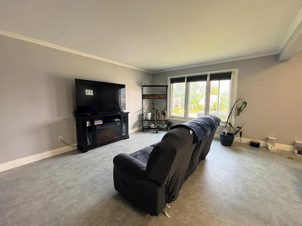 2 Essa Place, Manitouwadge, ON - Indoor Photo Showing Living Room