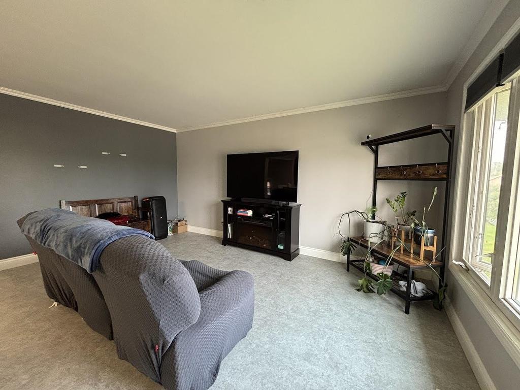 2 Essa Place, Manitouwadge, ON - Indoor