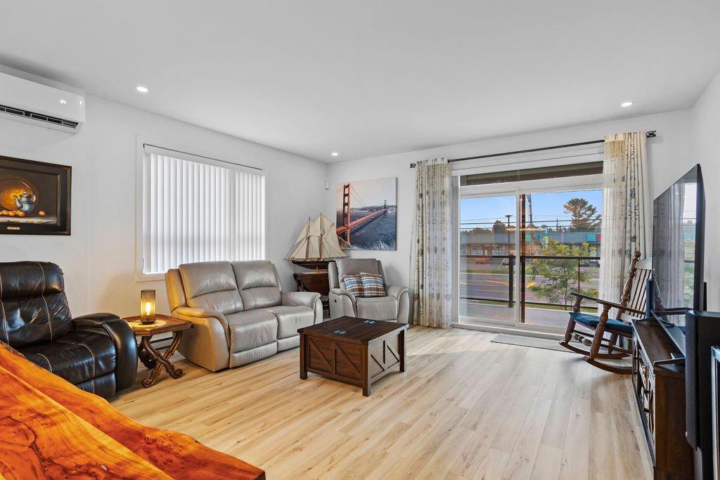 Salon - 103-910 Boul. Du Curé-Labelle, Blainville, QC - Indoor Photo Showing Living Room