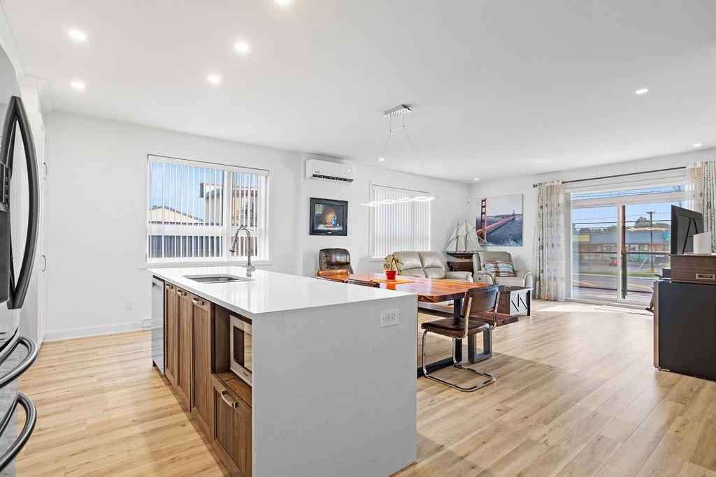 Cuisine - 103-910 Boul. Du Curé-Labelle, Blainville, QC - Indoor Photo Showing Kitchen With Upgraded Kitchen