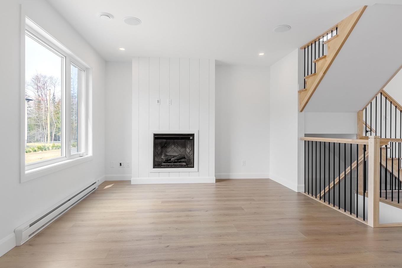 Salon - Rue Des Premières-Nations, Québec (Beauport), QC - Indoor Photo Showing Other Room With Fireplace