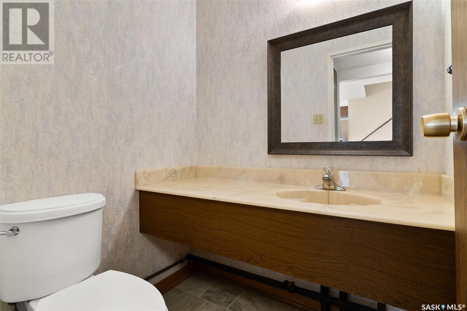 1615 23Rd Avenue, Regina, SK - Indoor Photo Showing Bathroom