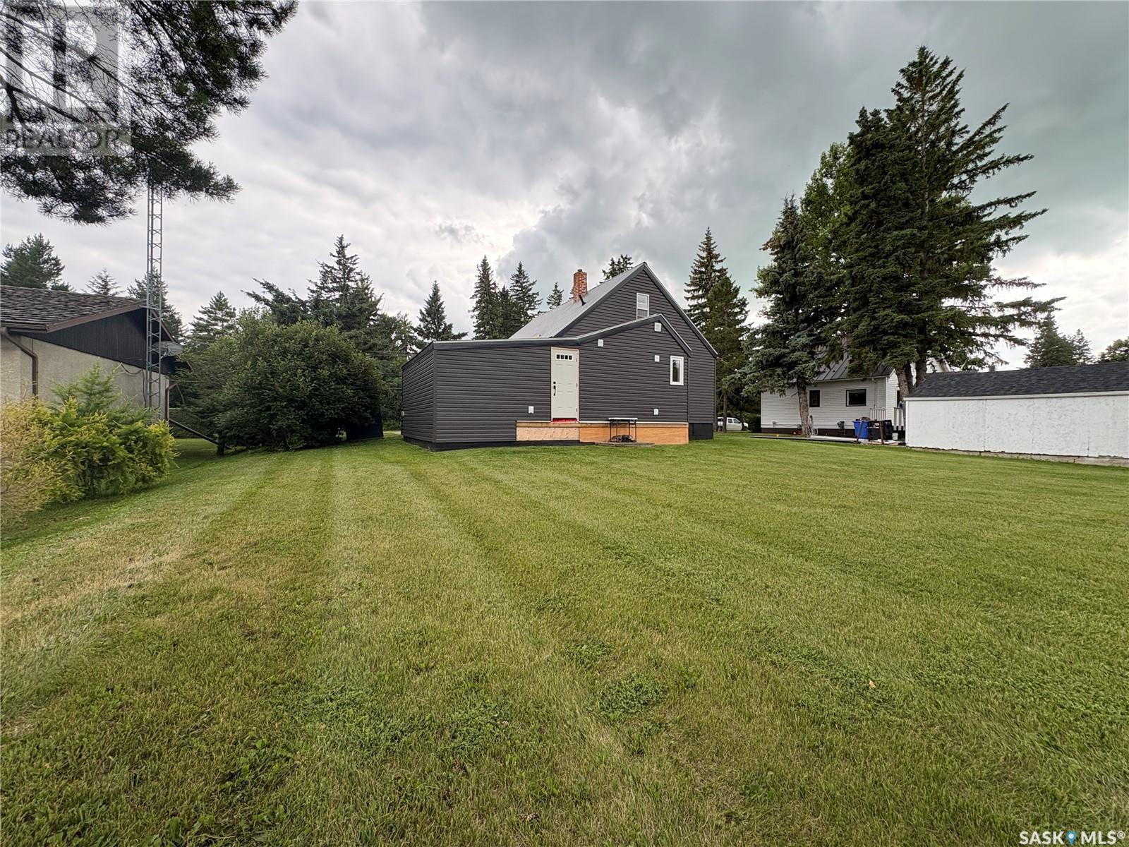 212 Riedel Avenue E, Langenburg, SK - Outdoor