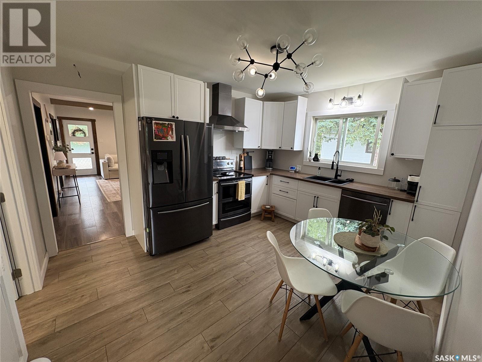 212 Riedel Avenue E, Langenburg, SK - Indoor