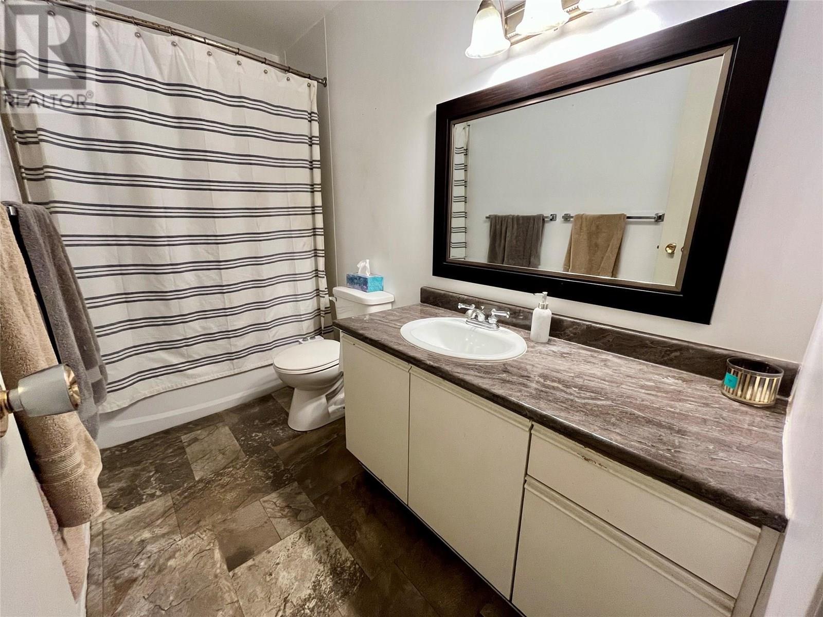 140 Wapiti Crescent, Tumbler Ridge, BC - Indoor Photo Showing Bathroom