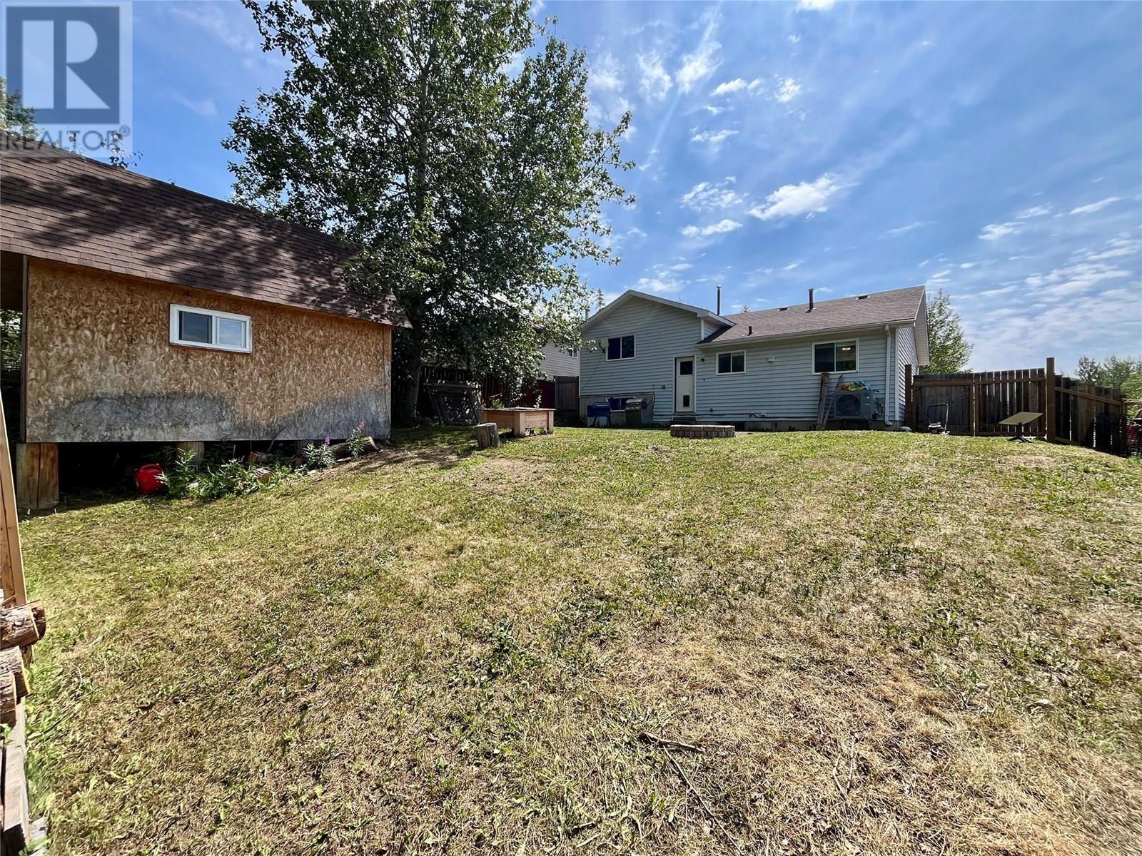 140 Wapiti Crescent, Tumbler Ridge, BC - Outdoor With Exterior