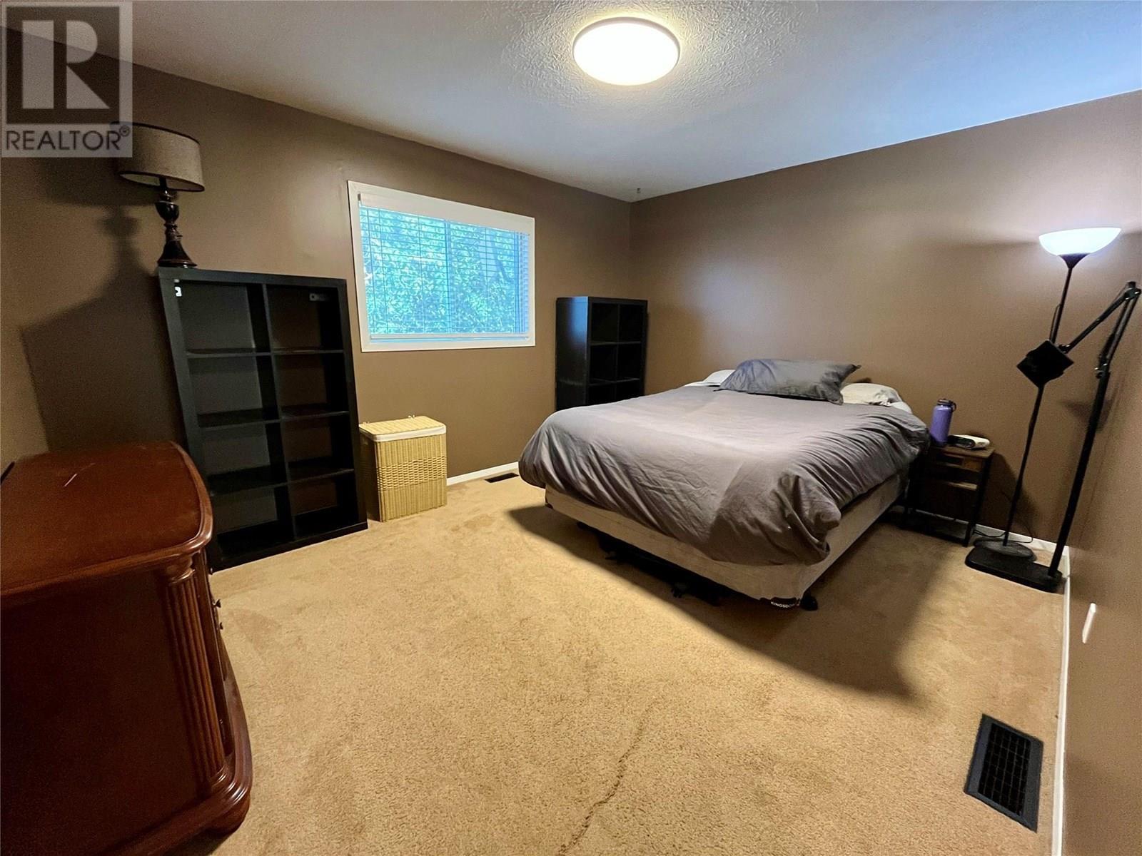 140 Wapiti Crescent, Tumbler Ridge, BC - Indoor Photo Showing Bedroom