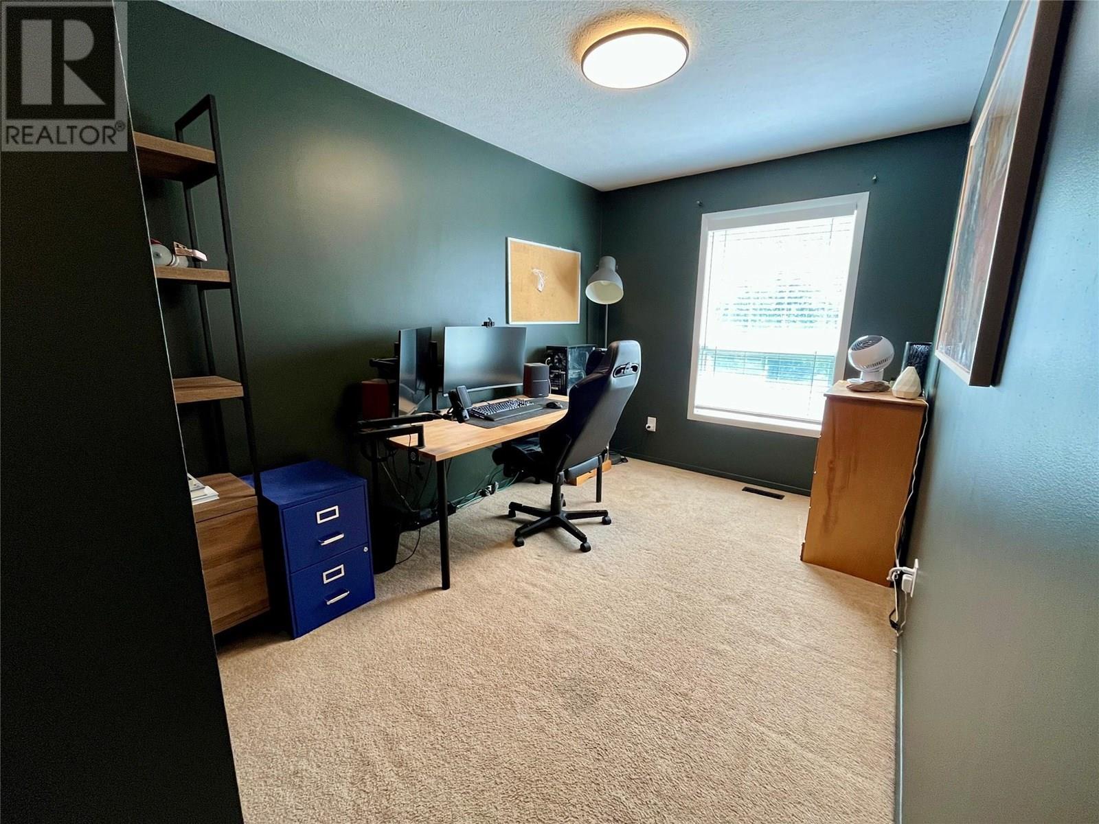 140 Wapiti Crescent, Tumbler Ridge, BC - Indoor Photo Showing Office