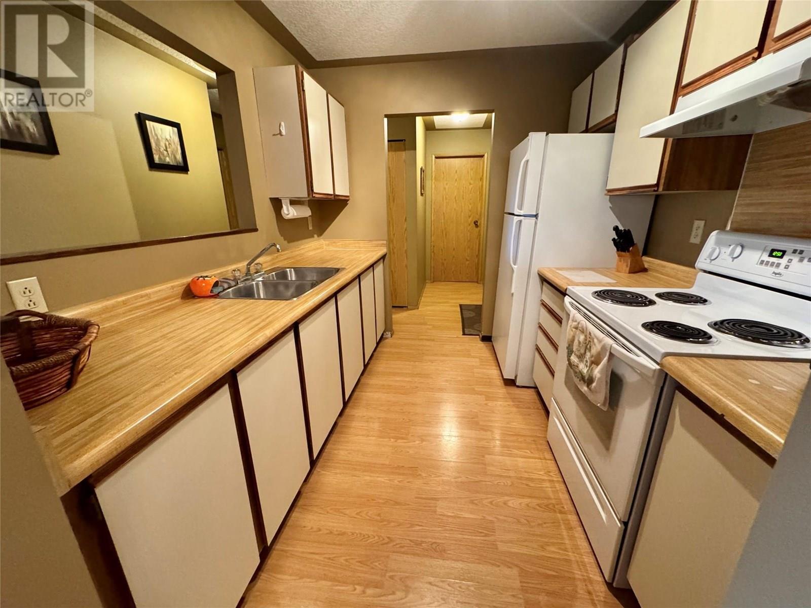 108 Spruce Avenue Unit# 206, Tumbler Ridge, BC - Indoor Photo Showing Kitchen With Double Sink