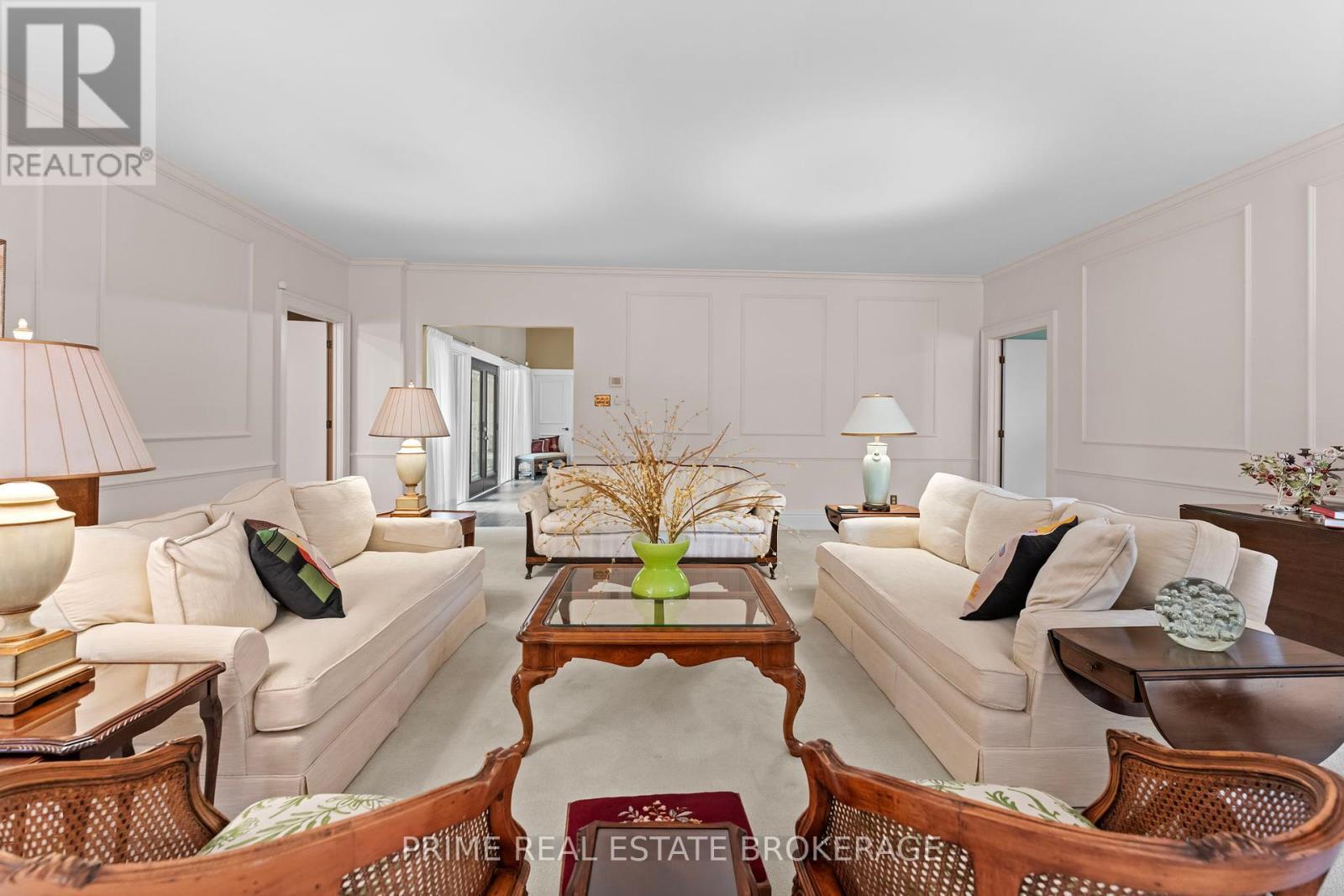 203 Riverside Drive, South Huron (Exeter), ON - Indoor Photo Showing Living Room