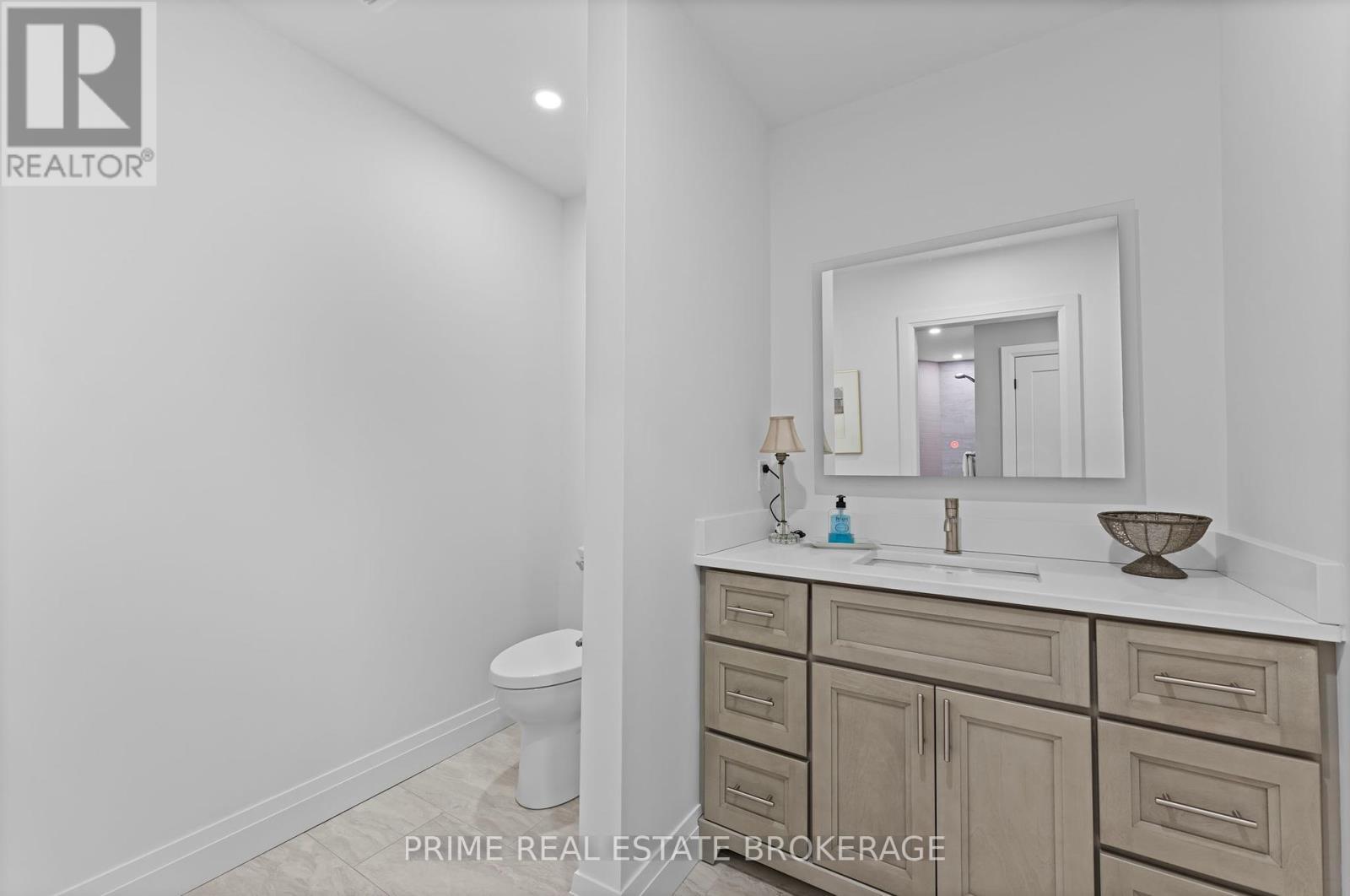 203 Riverside Drive, South Huron (Exeter), ON - Indoor Photo Showing Bathroom