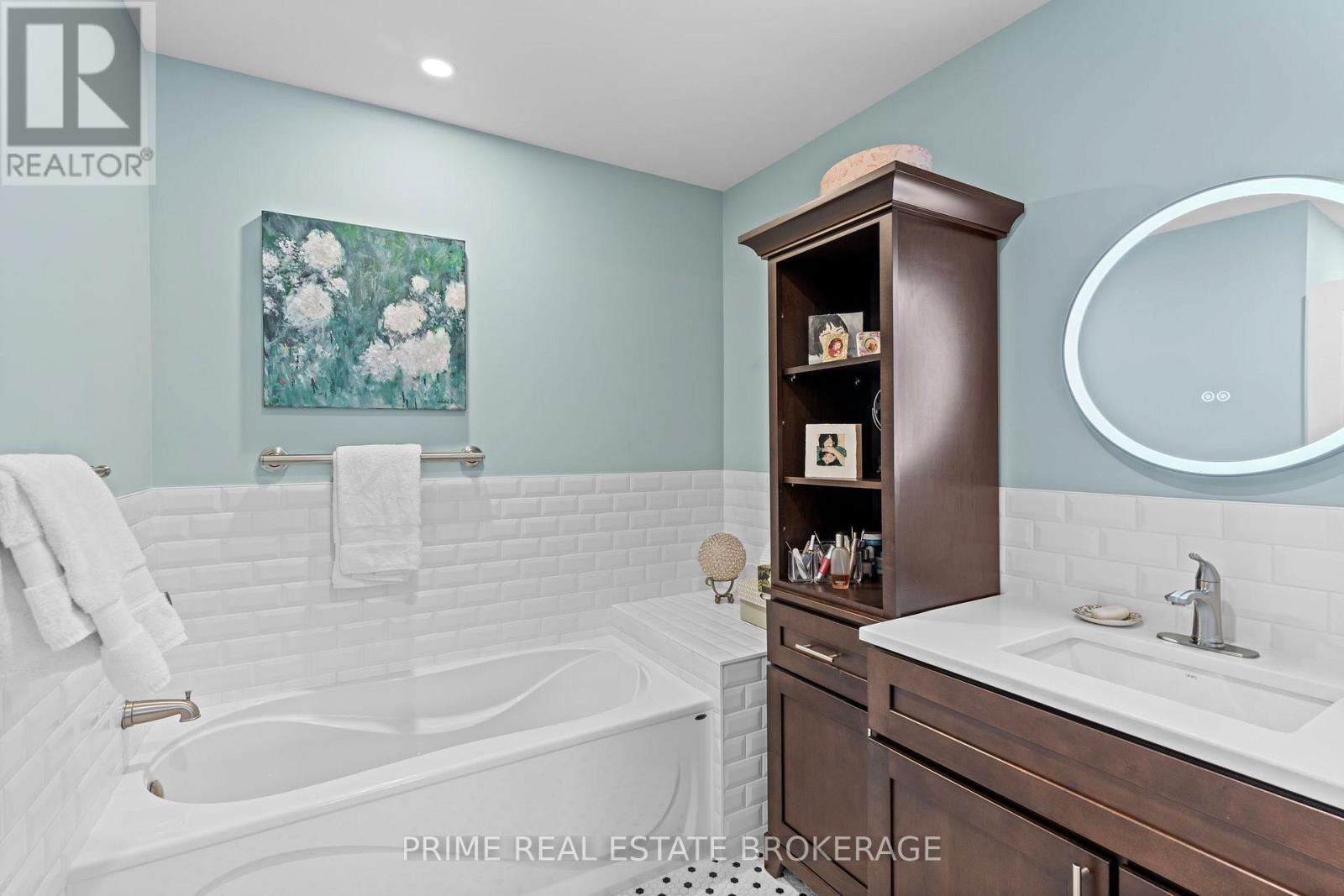 203 Riverside Drive, South Huron (Exeter), ON - Indoor Photo Showing Bathroom