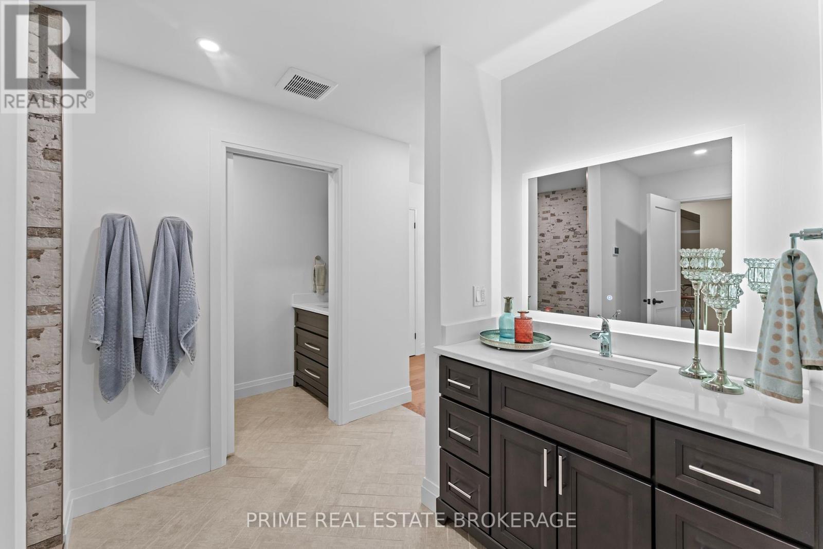 203 Riverside Drive, South Huron (Exeter), ON - Indoor Photo Showing Bathroom