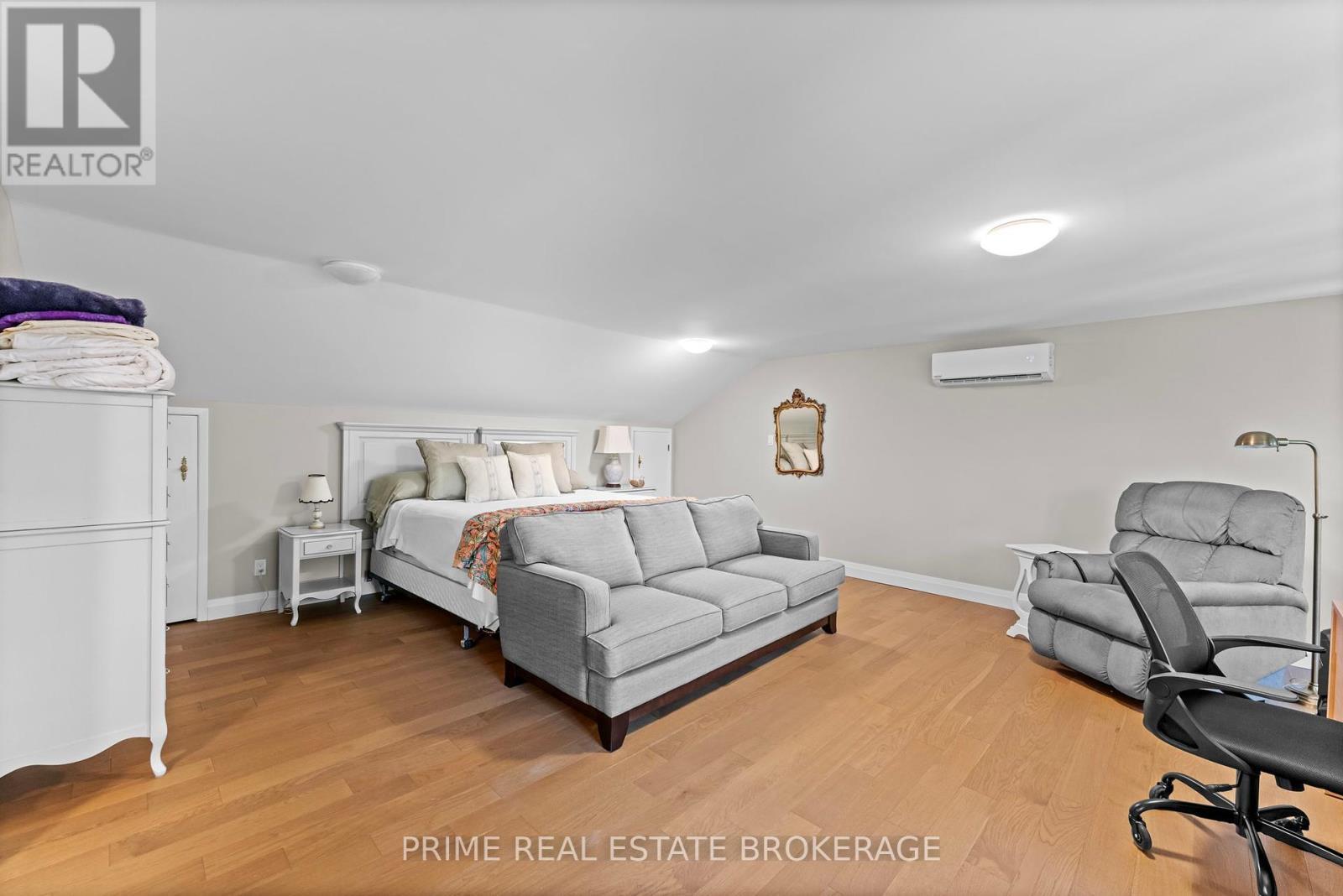 203 Riverside Drive, South Huron (Exeter), ON - Indoor Photo Showing Bedroom