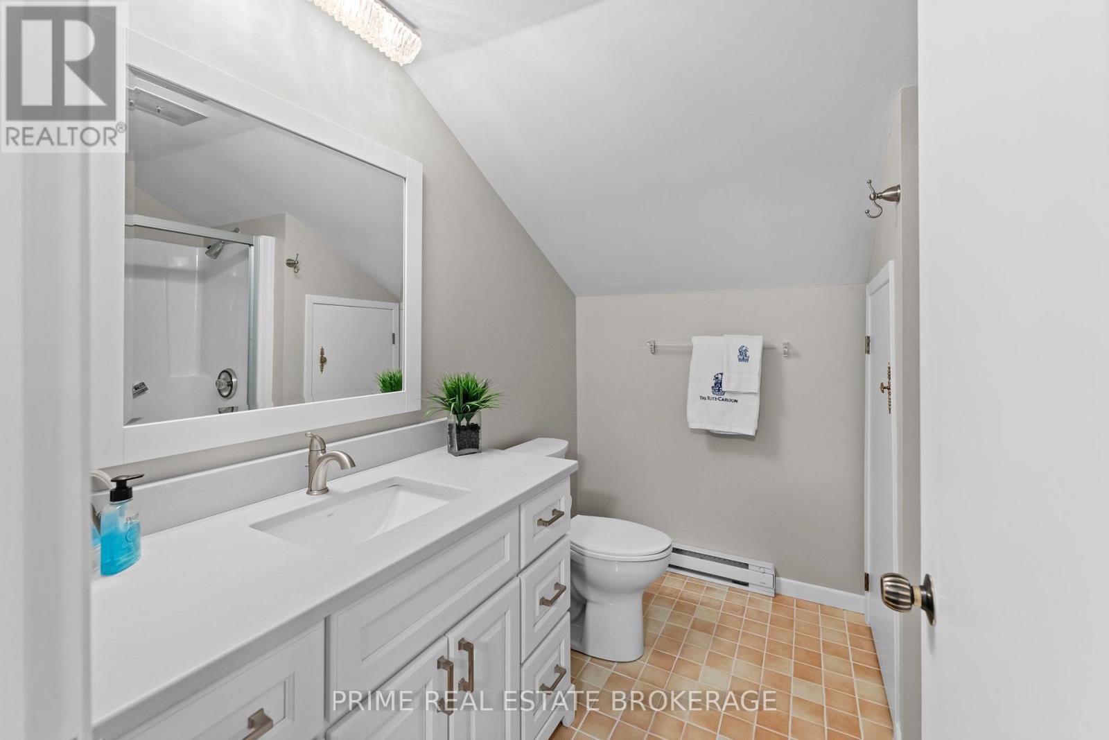 203 Riverside Drive, South Huron (Exeter), ON - Indoor Photo Showing Bathroom