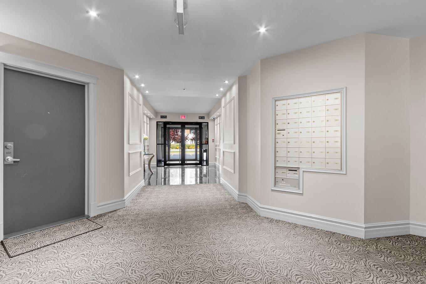 Hall - 205-5400 Av. Colomb, Brossard, QC - Indoor Photo Showing Other Room