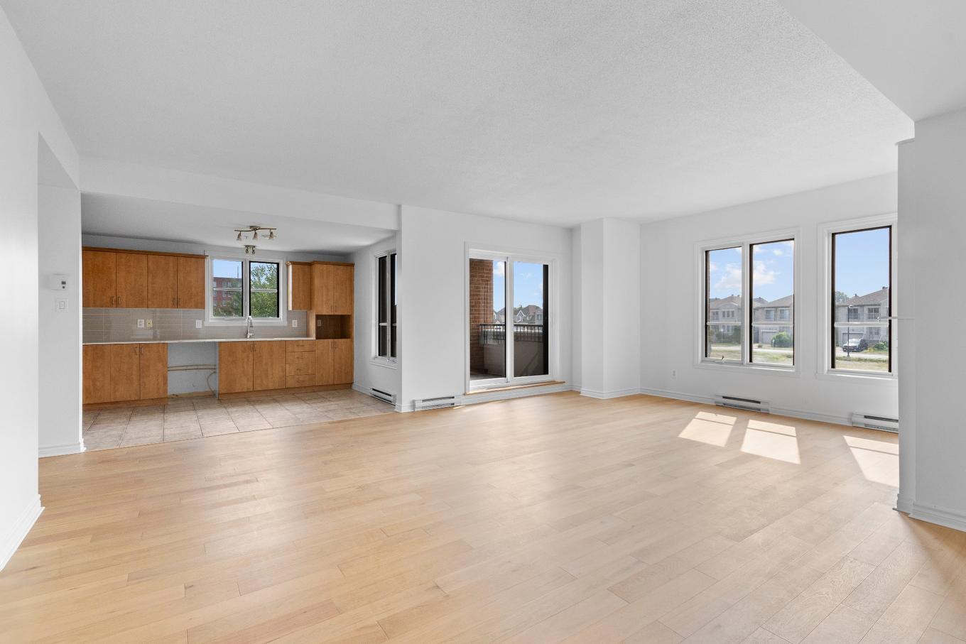 Overall view - 205-5400 Av. Colomb, Brossard, QC - Indoor Photo Showing Living Room