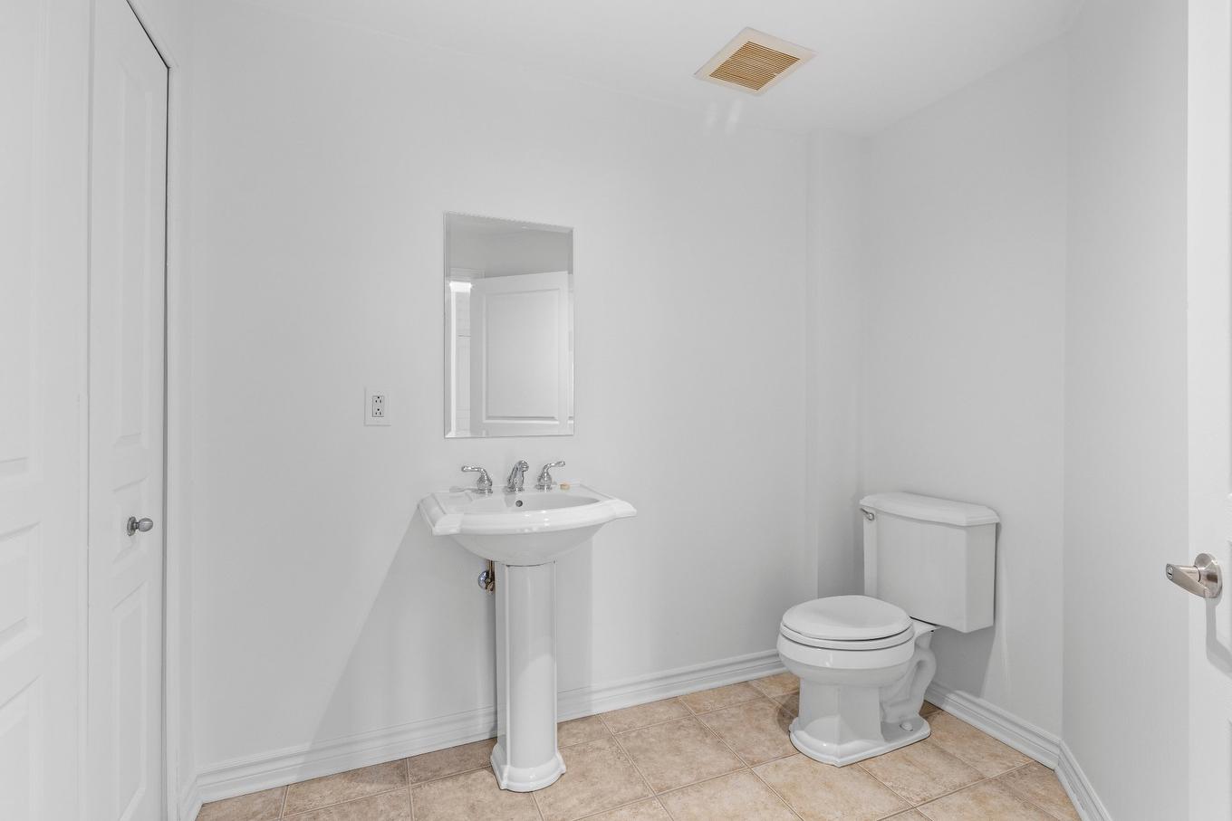 Powder room - 205-5400 Av. Colomb, Brossard, QC - Indoor Photo Showing Bathroom