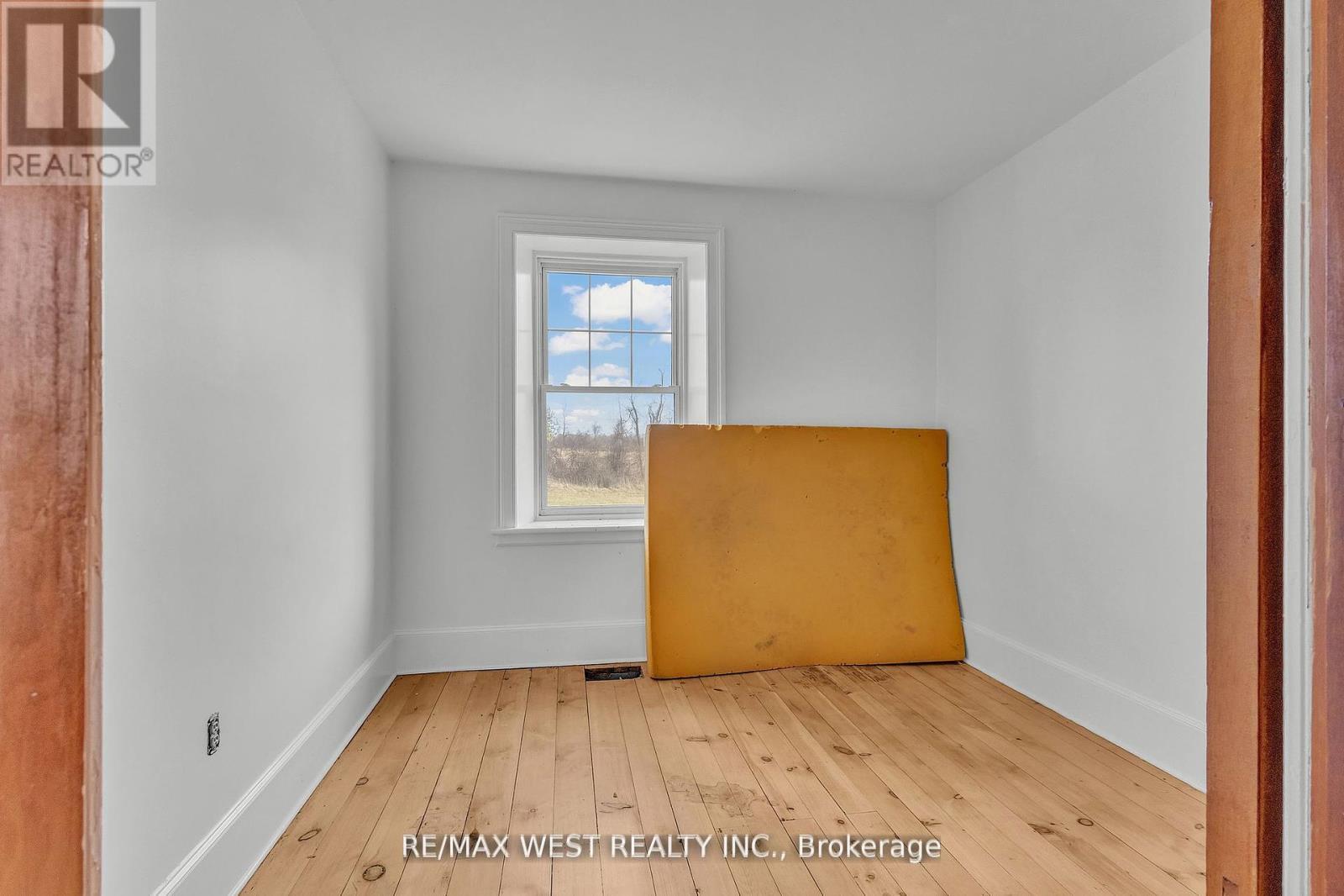 1802 Regional Road, Cambridge, ON - Indoor Photo Showing Other Room