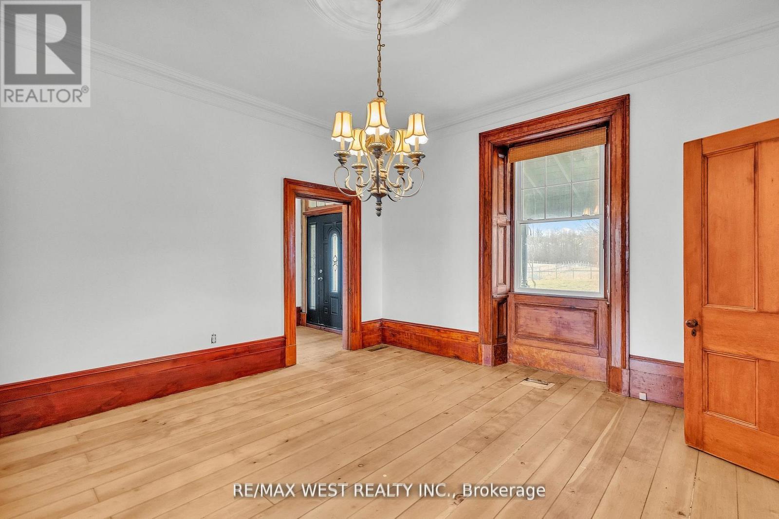 1802 Regional Road, Cambridge, ON - Indoor Photo Showing Other Room