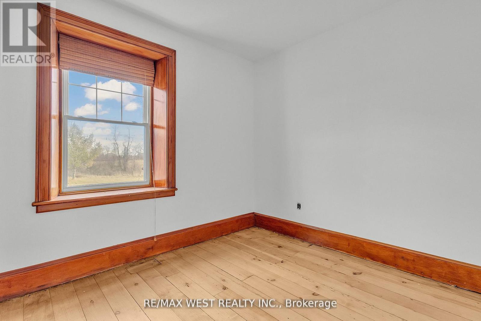 1802 Regional Road, Cambridge, ON - Indoor Photo Showing Other Room