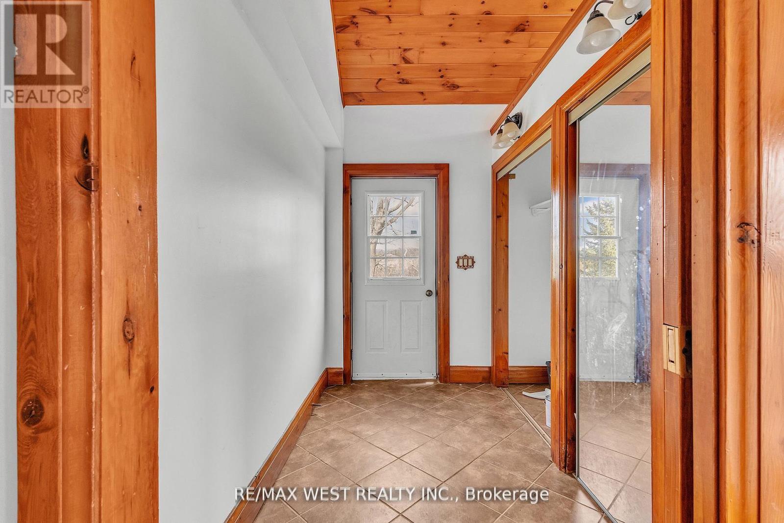 1802 Regional Road, Cambridge, ON - Indoor Photo Showing Other Room