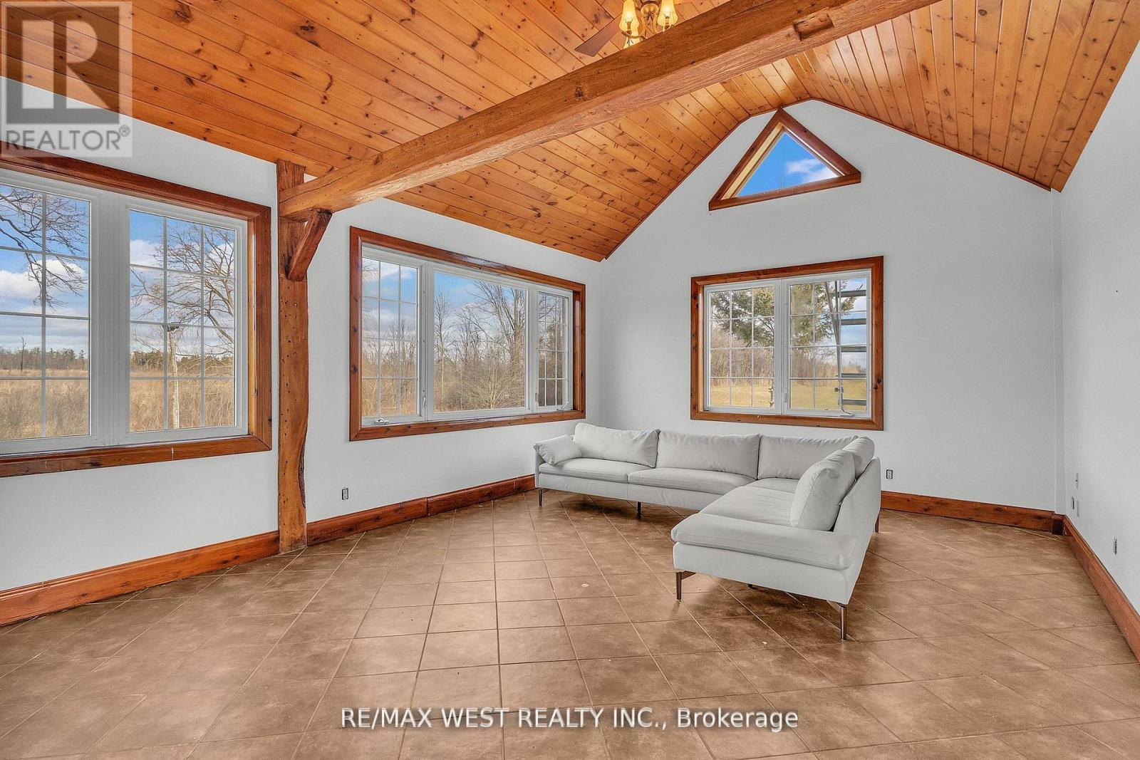 1802 Regional Road, Cambridge, ON - Indoor Photo Showing Other Room