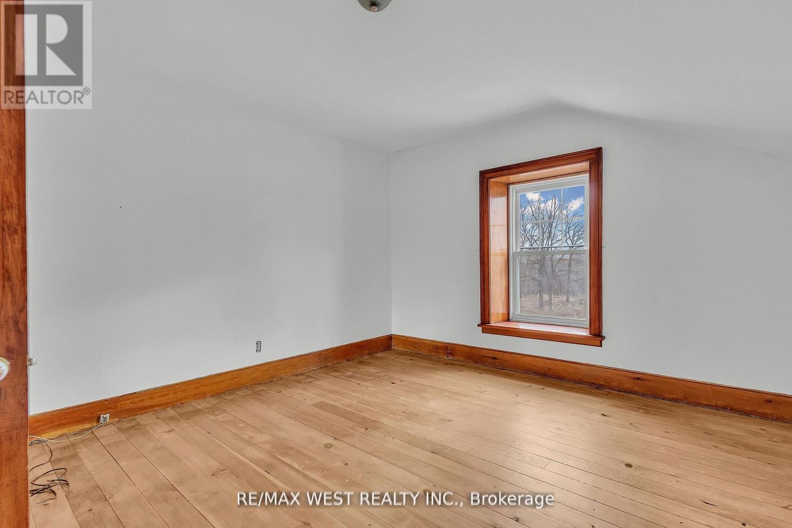 1802 Regional Road, Cambridge, ON - Indoor Photo Showing Other Room