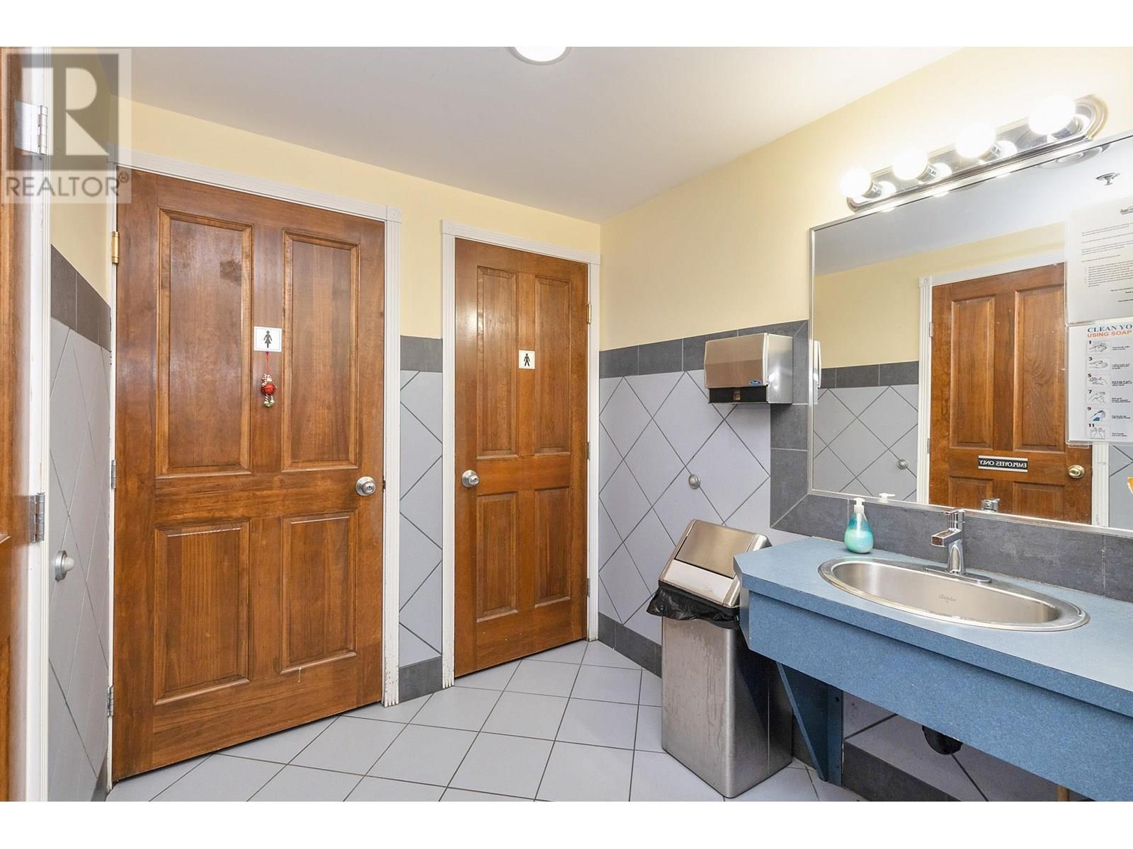 252 Newport Drive, Port Moody, BC