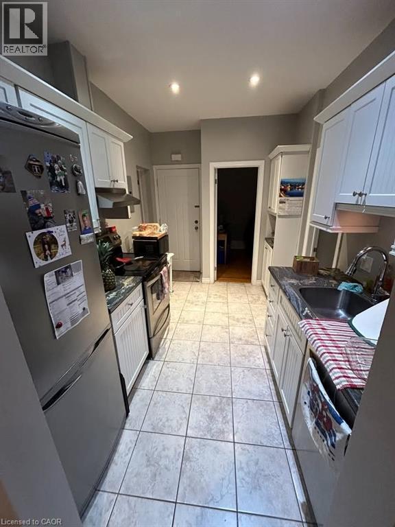 34 Oak Street, Cambridge, ON - Indoor Photo Showing Kitchen With Double Sink