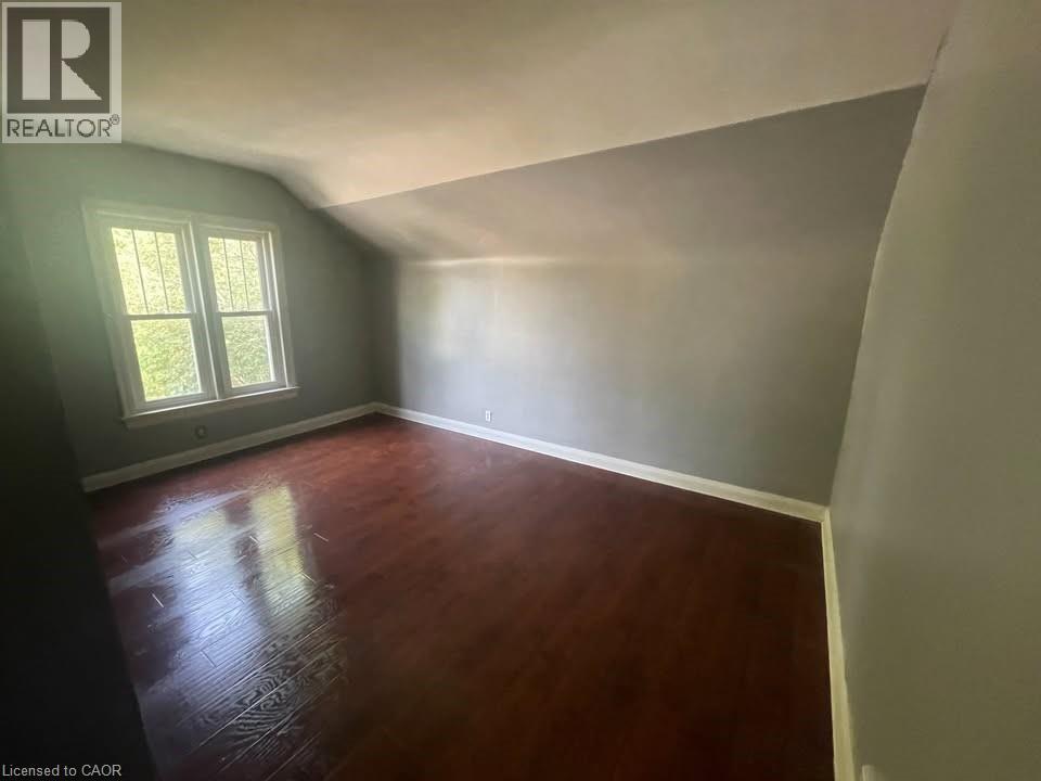 34 Oak Street, Cambridge, ON - Indoor Photo Showing Other Room