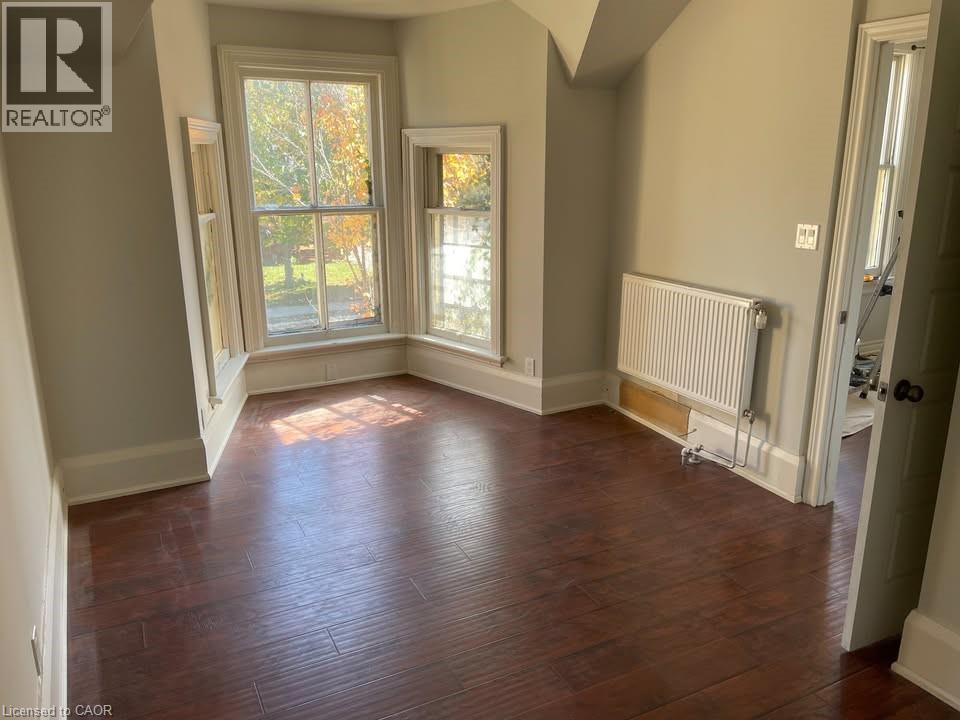 34 Oak Street, Cambridge, ON - Indoor Photo Showing Other Room