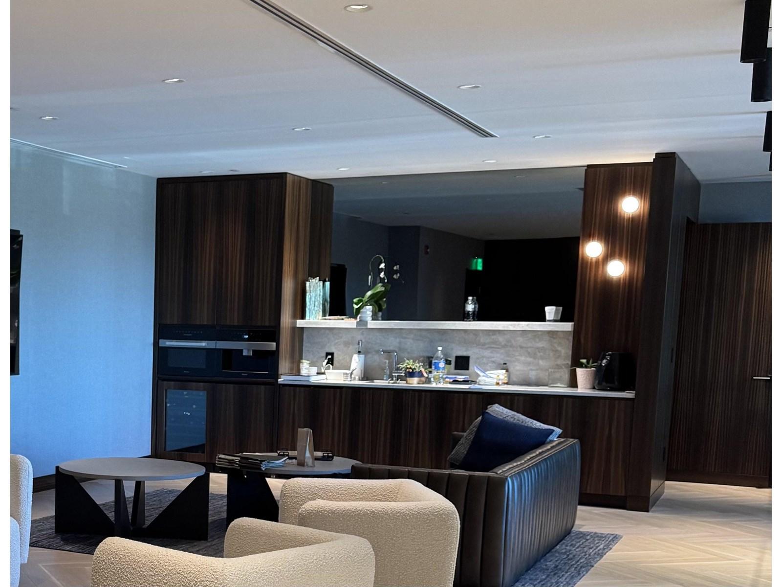 208 2626 Croydon Drive, Surrey, BC