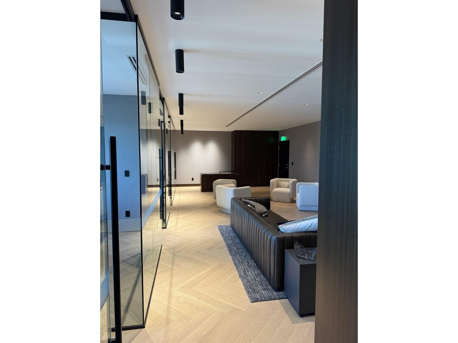 208 2626 Croydon Drive, Surrey, BC