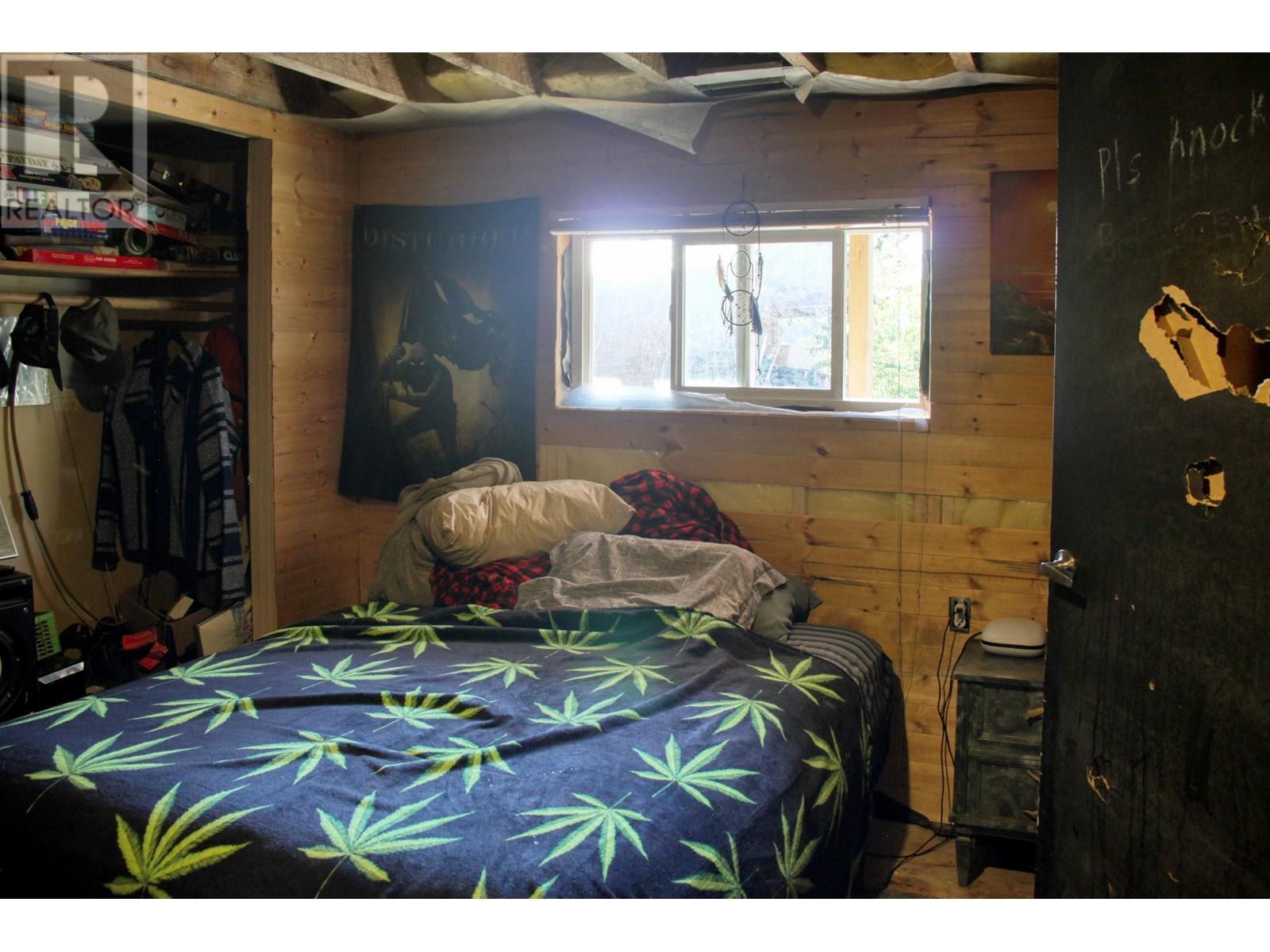 8245 Bridge Lake North Road, Bridge Lake, BC - Indoor Photo Showing Bedroom