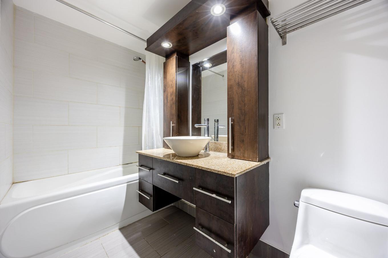 Salle de bains - 6-5960 Rue Hochelaga, Montréal (Mercier/Hochelaga-Maisonneuve), QC - Indoor Photo Showing Bathroom