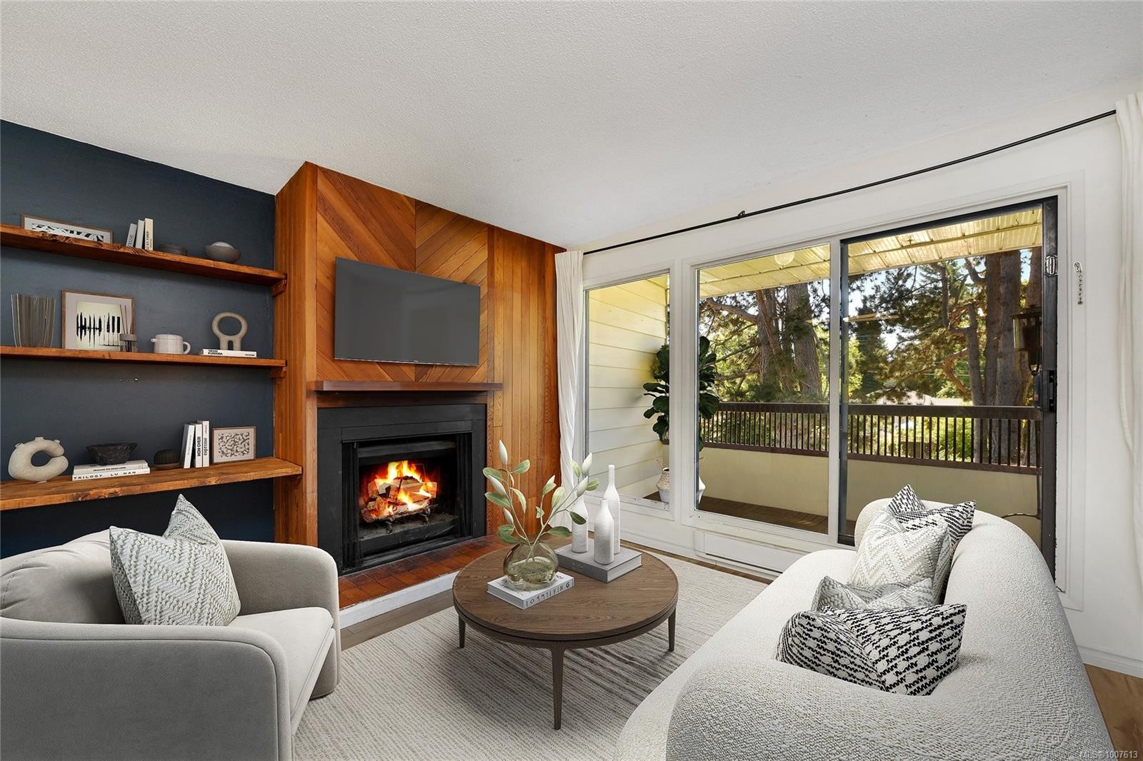 10-1956 Glenidle Rd, Sooke, BC - Indoor Photo Showing Living Room With Fireplace
