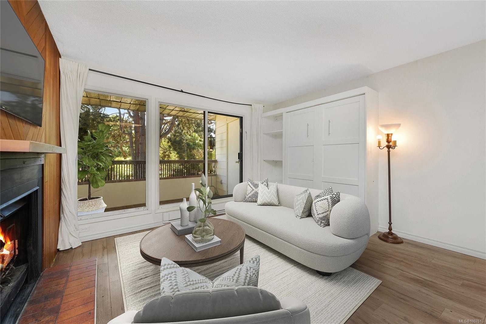 10-1956 Glenidle Rd, Sooke, BC - Indoor Photo Showing Living Room With Fireplace