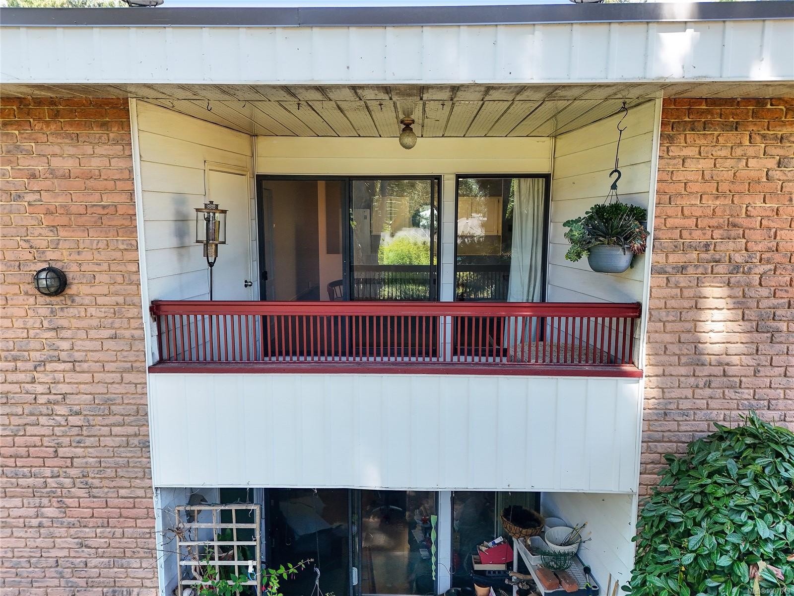 10-1956 Glenidle Rd, Sooke, BC - Outdoor With Exterior