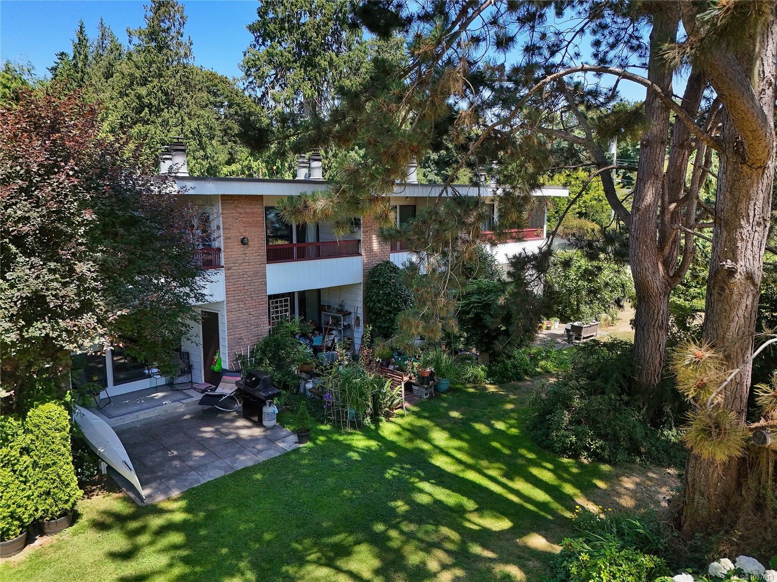 10-1956 Glenidle Rd, Sooke, BC - Outdoor