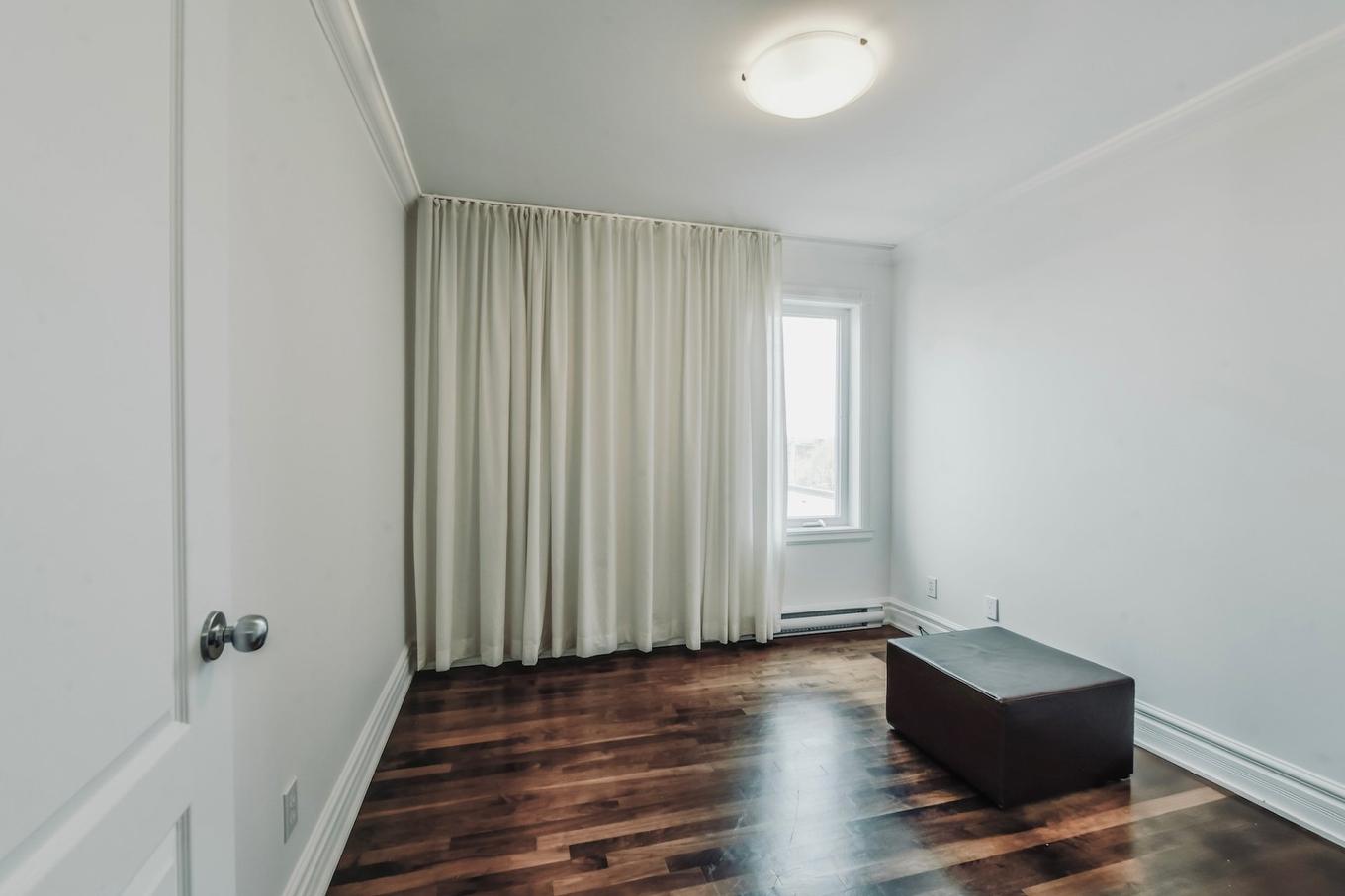 Chambre à coucher - 5621 Av. Des Érables, Montréal (Rosemont/La Petite-Patrie), QC - Indoor Photo Showing Other Room