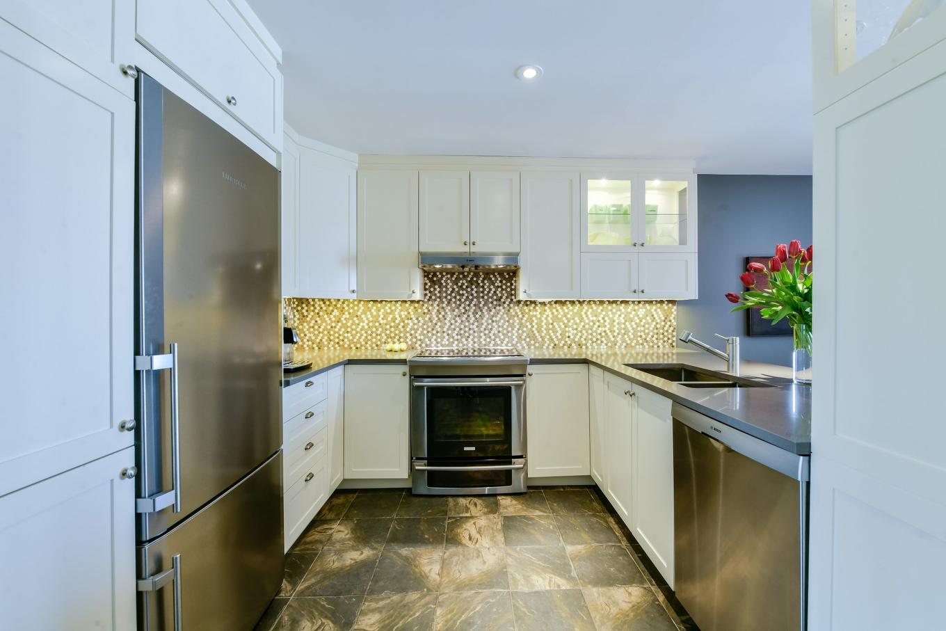 Cuisine - 5621 Av. Des Érables, Montréal (Rosemont/La Petite-Patrie), QC - Indoor Photo Showing Kitchen With Double Sink With Upgraded Kitchen
