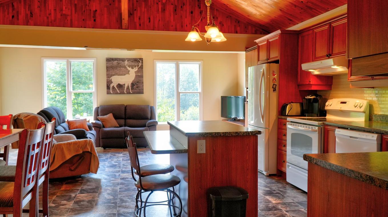 Vue d'ensemble - 367 Route Rivet, Saint-Simon-Les-Mines, QC - Indoor Photo Showing Kitchen