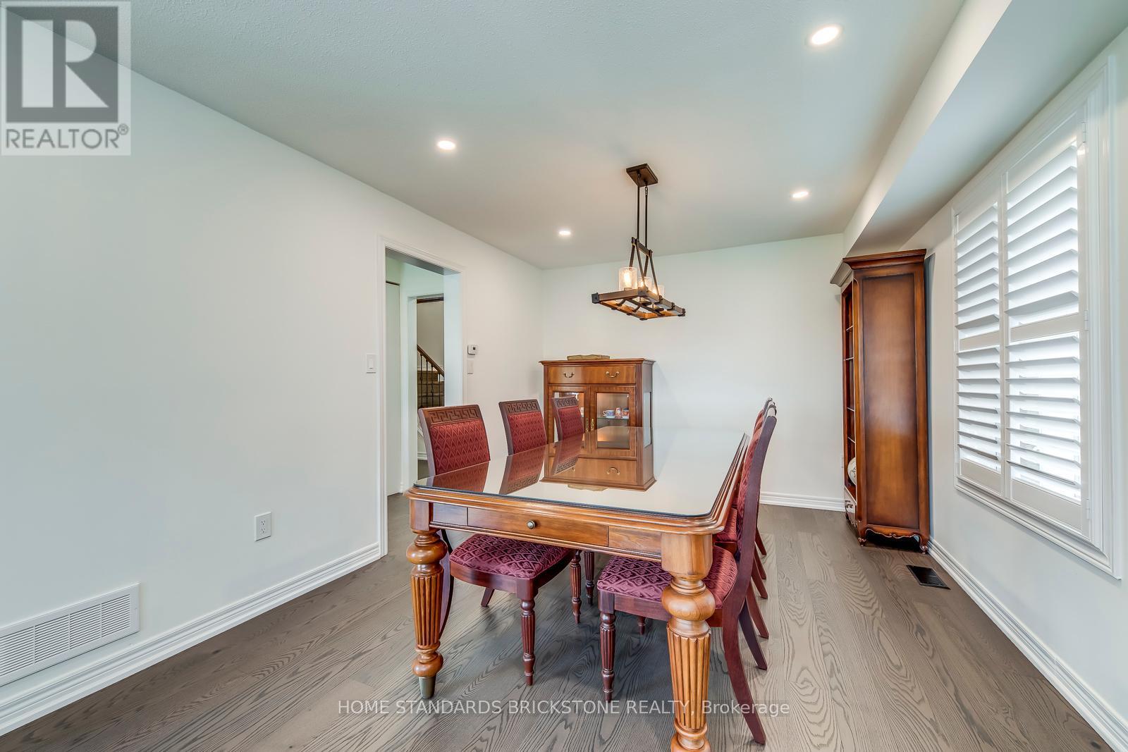1296 Inglehart Drive, Burlington, ON - Indoor