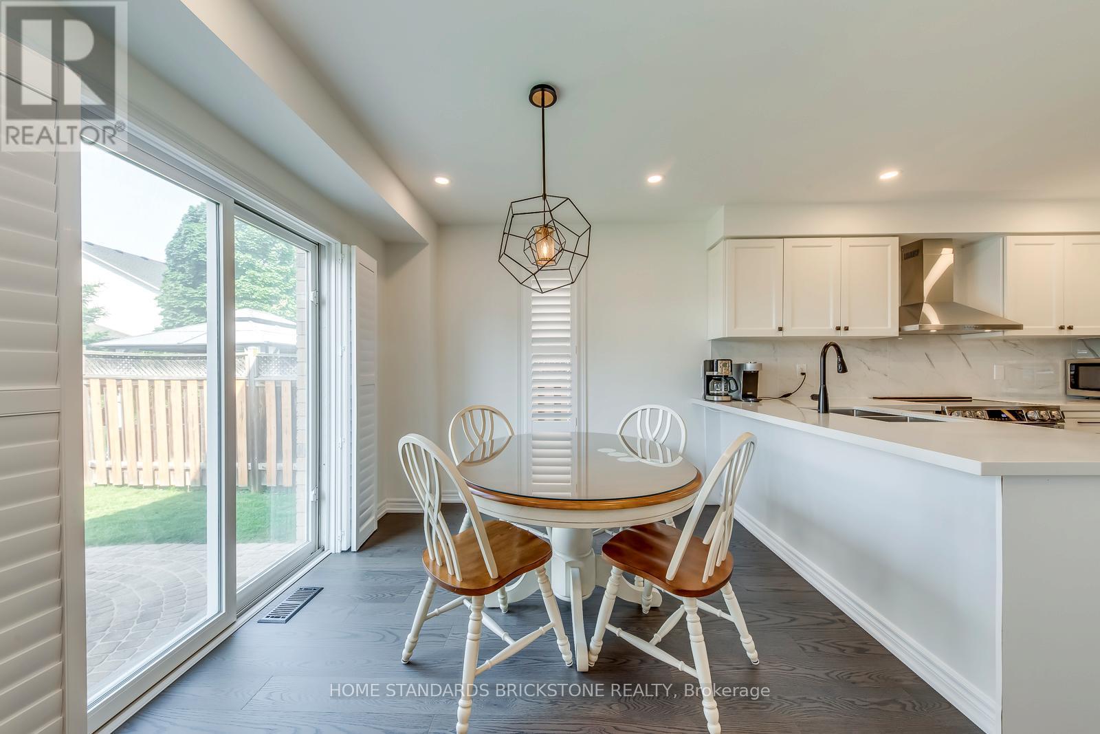 1296 Inglehart Drive, Burlington, ON - Indoor